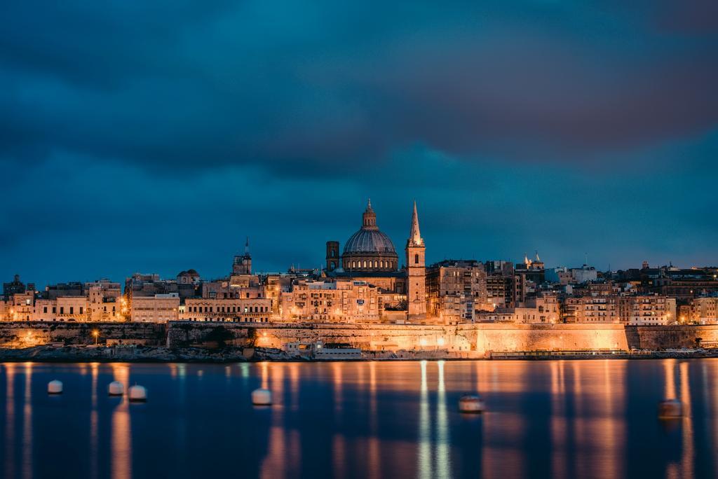 Apartment With Stunning Seaviews Sliema Dış mekan fotoğraf