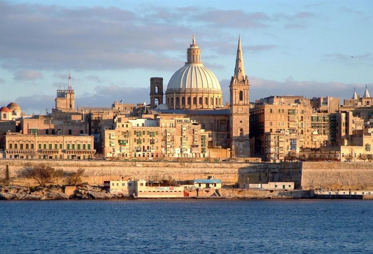 Apartment With Stunning Seaviews Sliema Dış mekan fotoğraf