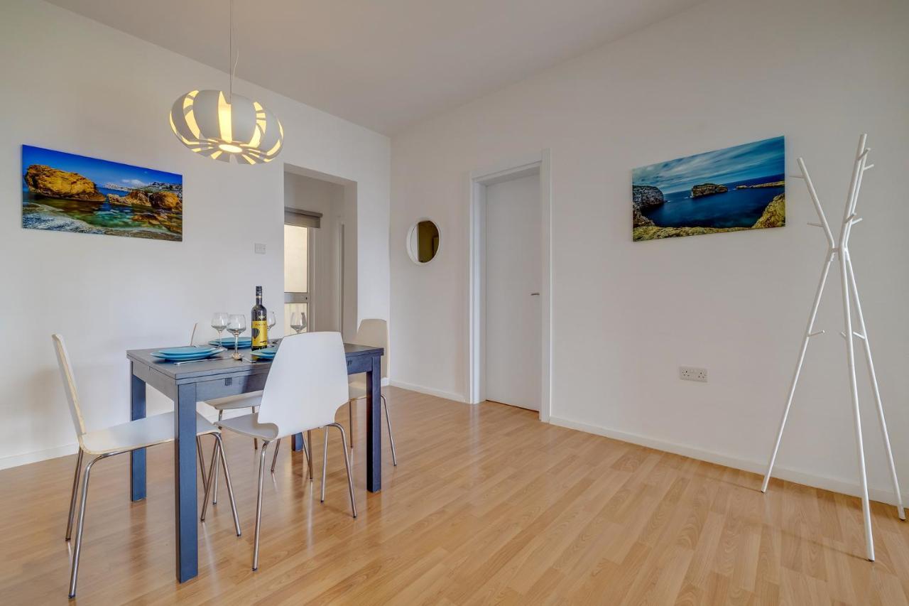 Apartment With Stunning Seaviews Sliema Dış mekan fotoğraf